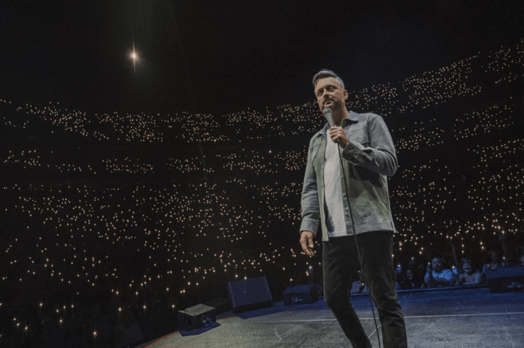 Nate Bargatze performing stand-up comedy.