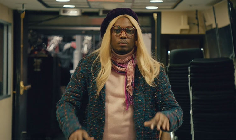 Michael Che pays homage to a classic Eddie Murphy "Saturday Night Live" sketch