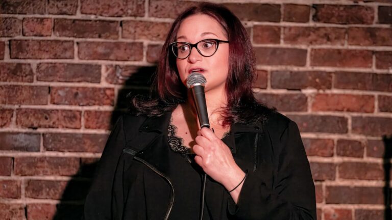 adrienne-iapalucci-the-dark-queen-netflix-special