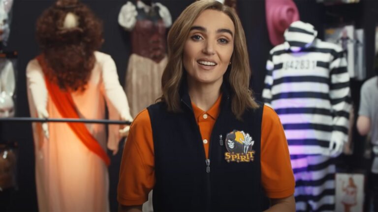 chloe-fineman-spirit-halloween-snl-sketch