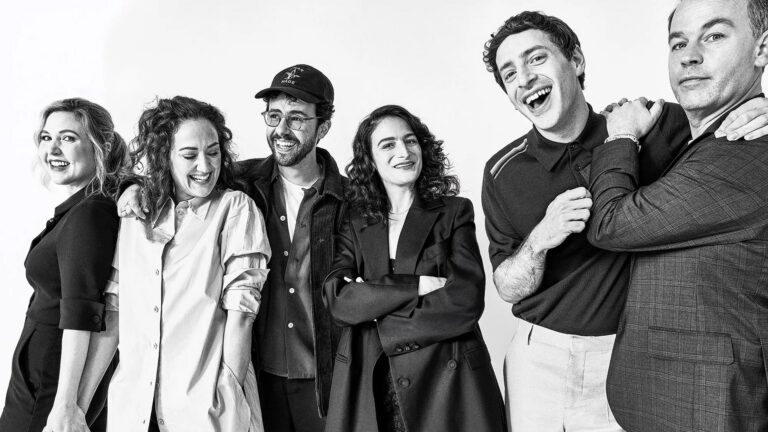 stand-up-roundtable-thr