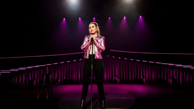 taylor-tomlinson-have-it-all-netflix-special
